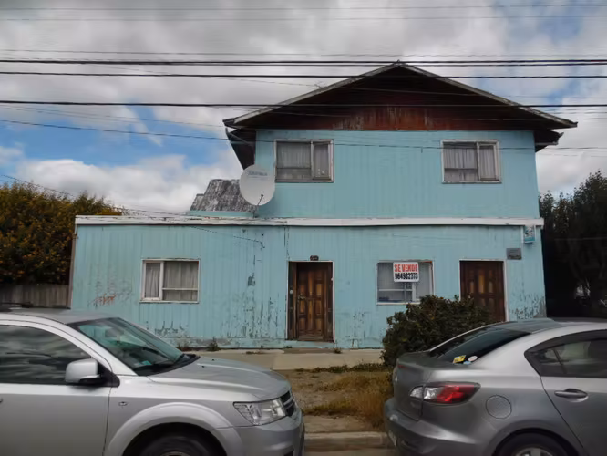 VENDO AMPLIA CASA DE 2 NIVELES SECTOR CENTRO - Imagen 2