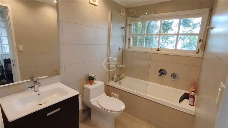 Casa en venta de 4 dorm. en Pucón
