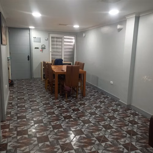 Casa remodelada de 3 dormitorios con 2 estacionamientos. - Imagen 3