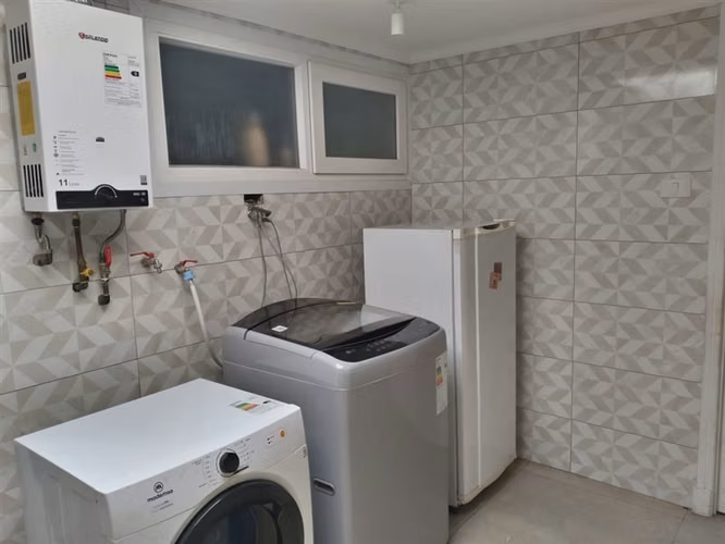 Casa remodelada de 3 dormitorios con 2 estacionamientos. - Imagen 9
