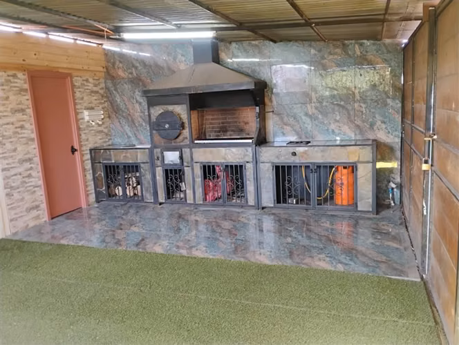 Casa remodelada de 3 dormitorios con 2 estacionamientos. - Imagen 2