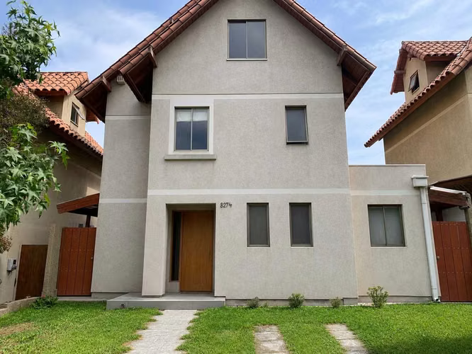 Gran Casa en arriendo en Peñalolen en Condominio (181525)