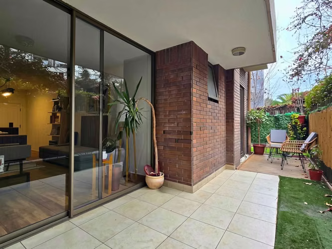 3 D / 2 B en 1er piso con 16m2 de patio. (181536)