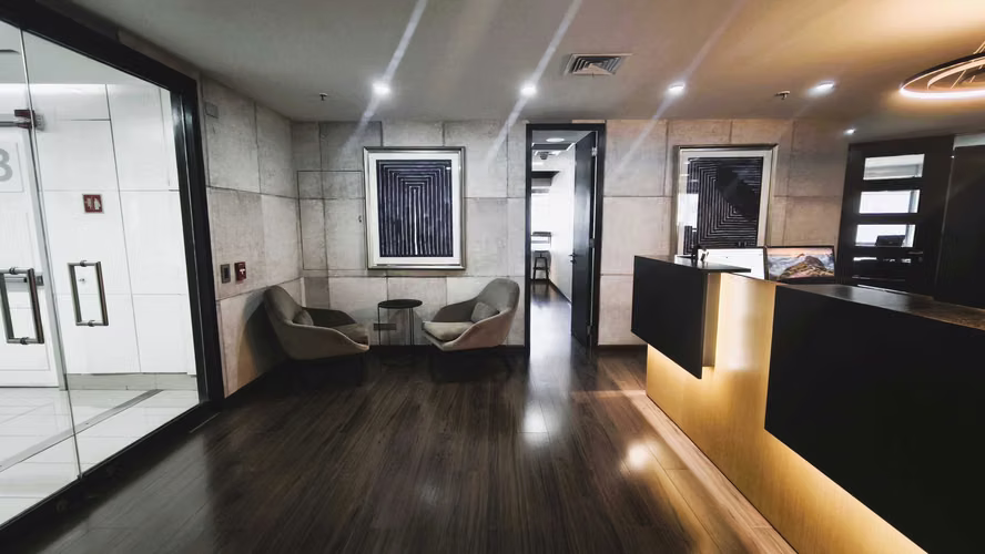 Oficinas Privadas en Arriendo todo incluido. WTC (181528) - Imagen 3