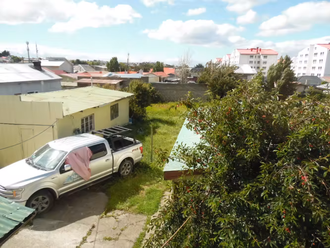 AMPLIA PROPIEDAD CON CASA DE 2 NIVELES CALLE MIRAFLORES - Imagen 17