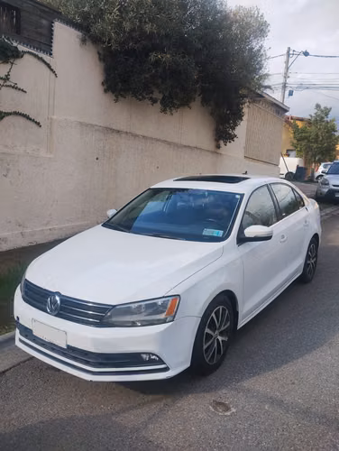 Volkswagen Bora 2.0 TDI DSG 2017 – Diésel Automático / Gran Rendimiento