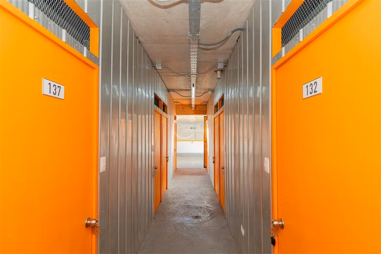 Edificio Completo Comercial MiniBodegas Estacionamientos