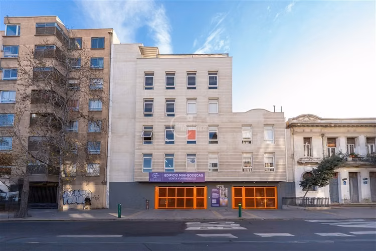 Edificio Completo Comercial MiniBodegas Estacionamientos