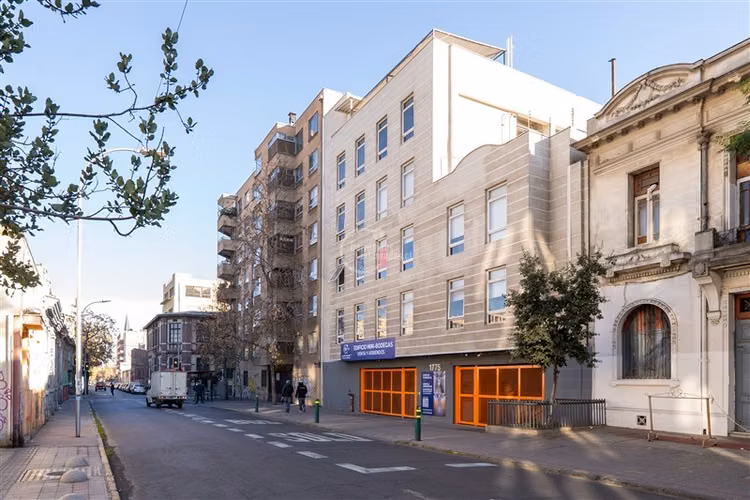 Edificio Completo Comercial MiniBodegas Estacionamientos