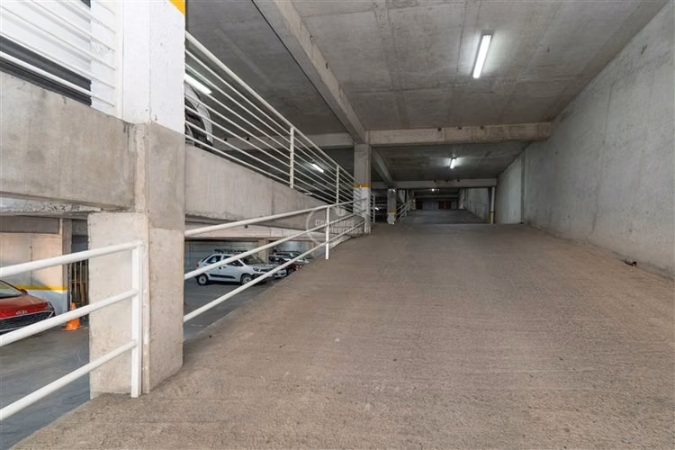 Edificio Completo Comercial MiniBodegas Estacionamientos