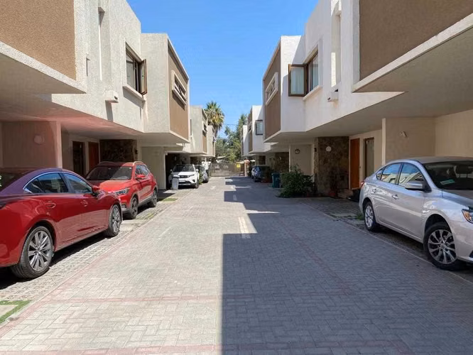 Arriendo TownHouse en exclusivo sector - Imagen 17