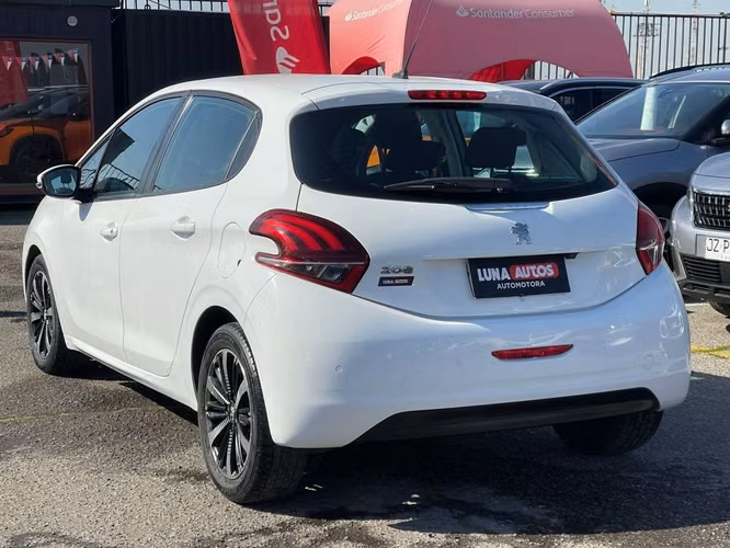 PEUGEOT 208 2018 - Imagen 4
