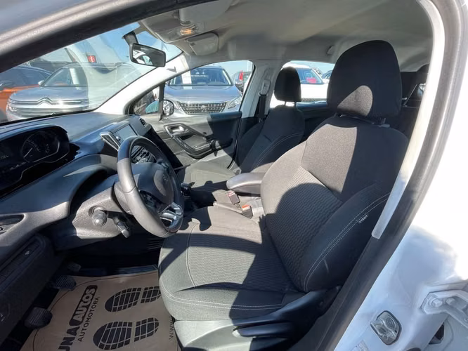 PEUGEOT 208 2018 - Imagen 18
