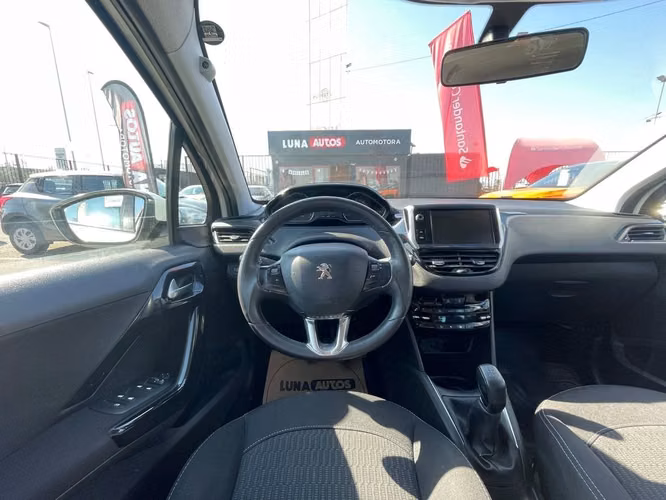 PEUGEOT 208 2018 - Imagen 9