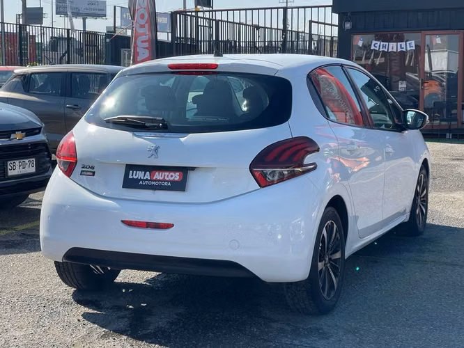 PEUGEOT 208 2018 - Imagen 6