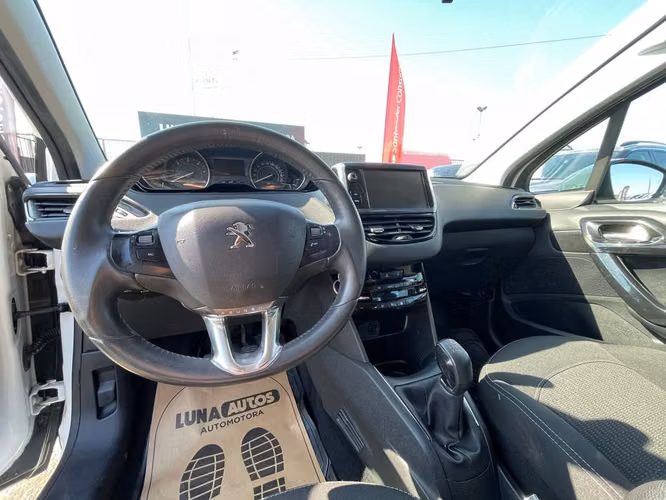 PEUGEOT 208 2018 - Imagen 7