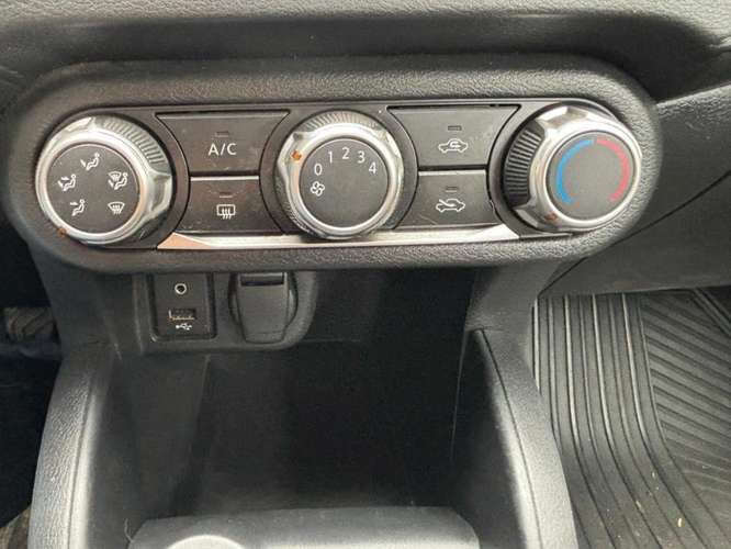 Nissan Versa 1.6 SENSE 4X2 MT 4P 2023 - Imagen 12
