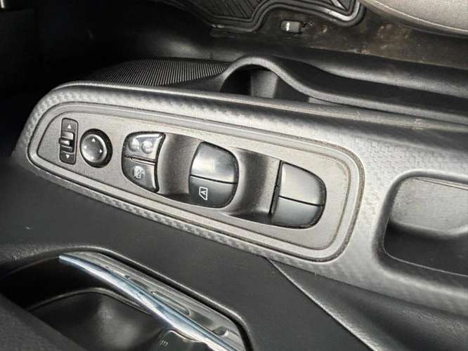 Nissan Versa 1.6 SENSE 4X2 MT 4P 2023 - Imagen 13