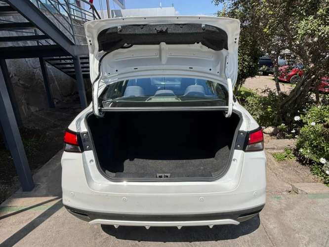 Nissan Versa 1.6 SENSE 4X2 MT 4P 2023 - Imagen 9