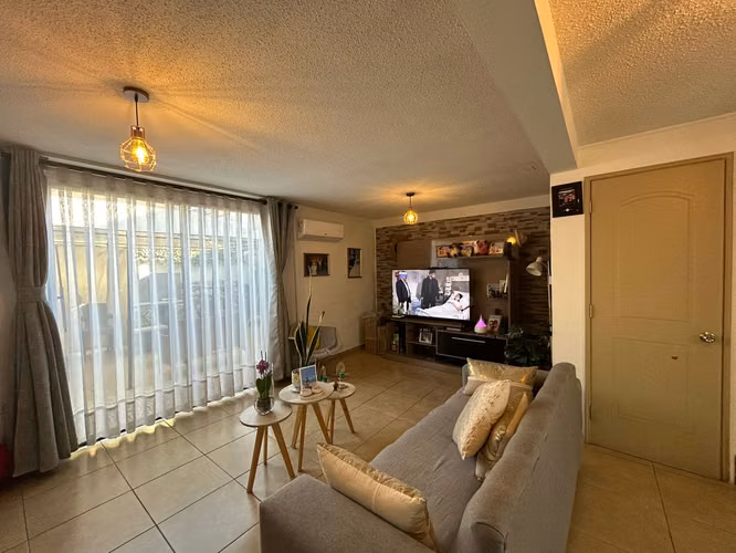 Espectacular casa en arriendo en El Abrazo, Maipú  3h 3b 2e avs