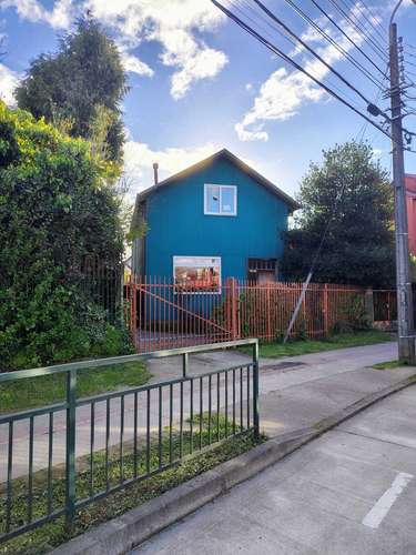 Vendo Céntrica y Amplia Casa 2 Pisos - Valdivia (181555)