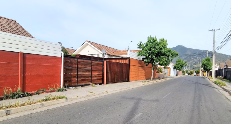 Venta de hermosa casa esquina en paradero 14 - La Cruz, Quillota. 148 M$.