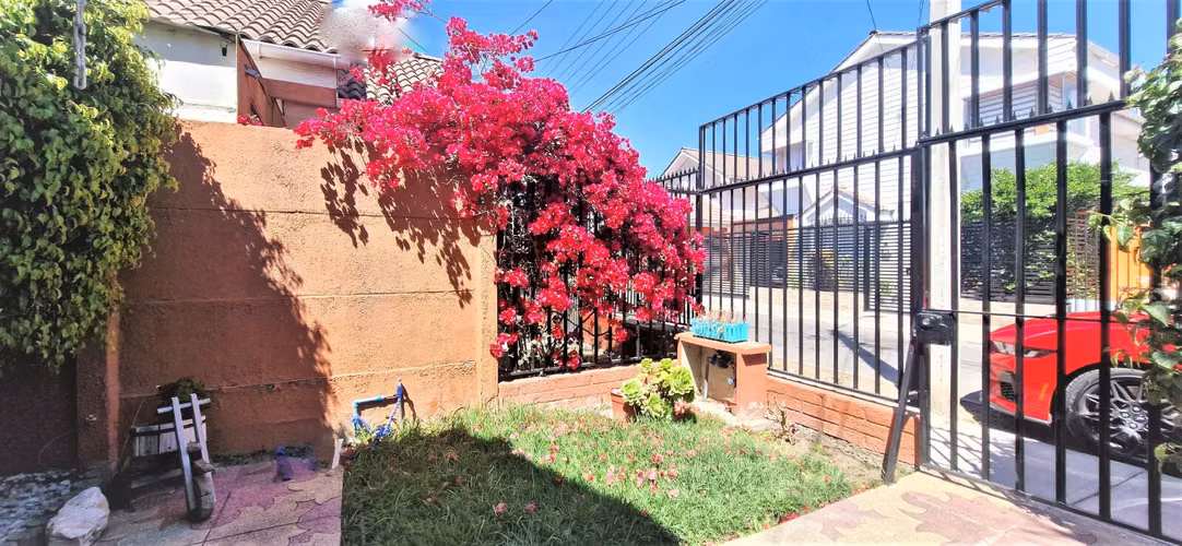 Venta de hermosa casa esquina en paradero 14 - La Cruz, Quillota. 148 M$.