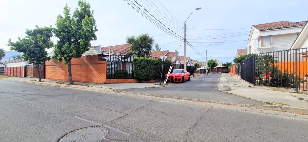 Venta de hermosa casa esquina en paradero 14 - La Cruz, Quillota. 148 M$.