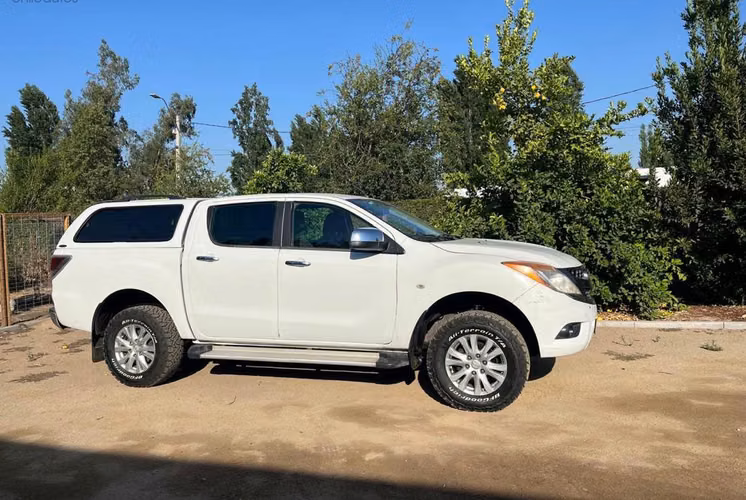 Arrienda Camioneta Mazda BT50 4X4