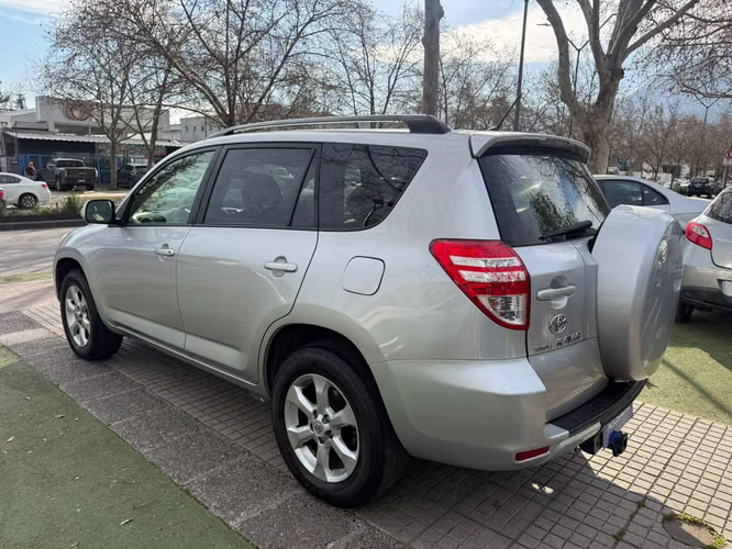 Toyota RAV4 2.4 AT 4X2 (2012)