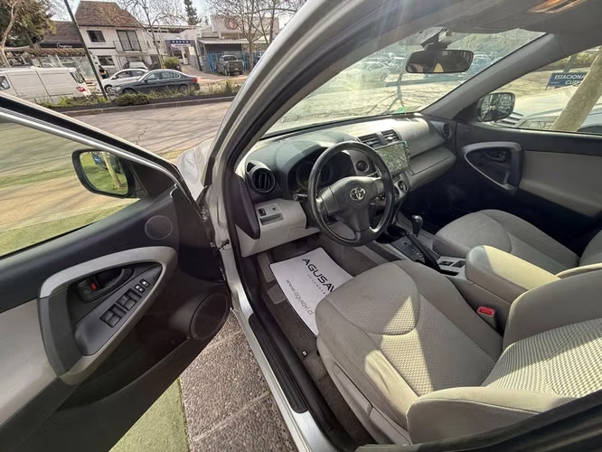Toyota RAV4 2.4 AT 4X2 (2012)