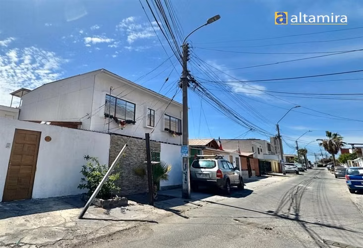 Casa en venta de 5 dorm. en Iquique
