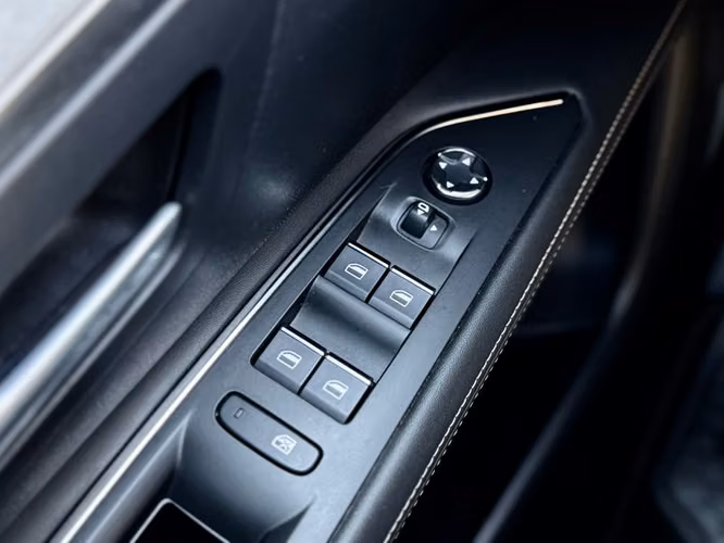 PEUGEOT 3008 GT LINE 1.6 AUT - 2021 | 4567 - Imagen 19