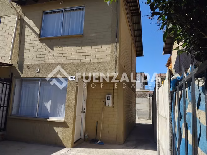 Casa en arriendo de 2 dorm. en Padre Hurtado - Imagen 1