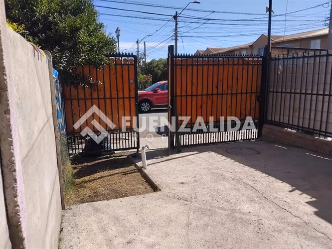Casa en arriendo de 2 dorm. en Padre Hurtado - Imagen 2