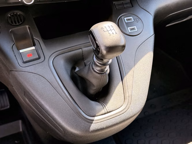 PEUGEOT PARTNER 2025 - Imagen 17
