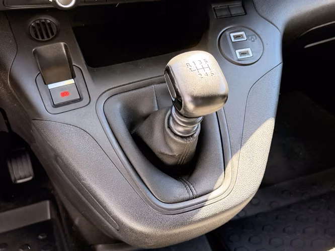 PEUGEOT PARTNER 2025 - Imagen 15