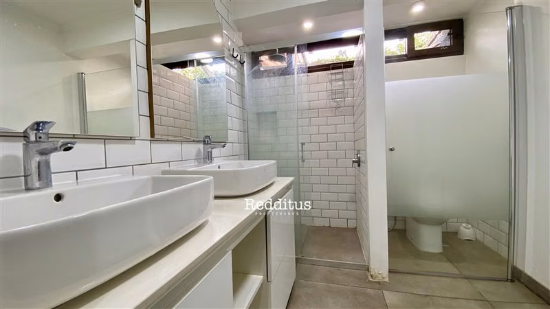 Casa en venta remodelada de 5 dormitorios más servicio - Imagen 11
