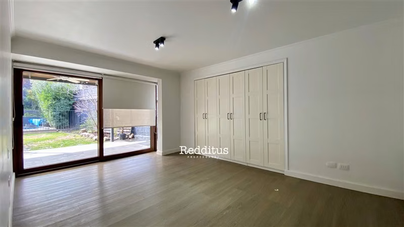 Casa en venta remodelada de 5 dormitorios más servicio - Imagen 9