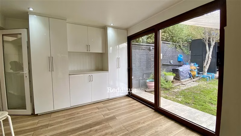 Casa en venta remodelada de 5 dormitorios más servicio - Imagen 6