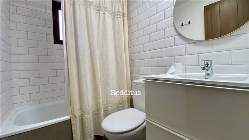 Casa en venta remodelada de 5 dormitorios más servicio - Imagen 13