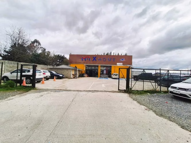 Locales Comerciales en Avda. Sargento Silva (8226)