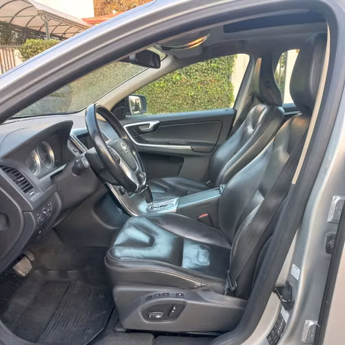 VOLVO XC60 T5 PLUS AÑO 2012 FULL UNICO DUEÑO - Imagen 9