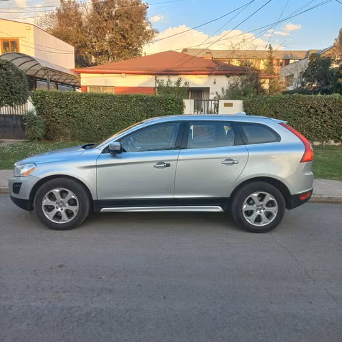 VOLVO XC60 T5 PLUS AÑO 2012 FULL UNICO DUEÑO - Imagen 2