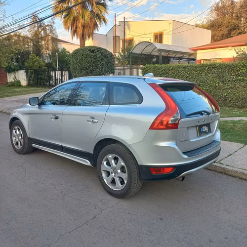 VOLVO XC60 T5 PLUS AÑO 2012 FULL UNICO DUEÑO - Imagen 3