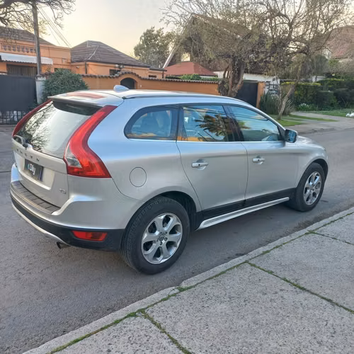VOLVO XC60 T5 PLUS AÑO 2012 FULL UNICO DUEÑO - Imagen 5