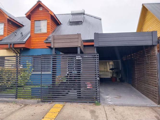 SE VENDE AMPLIA CASA 4 DORM 2 BAÑOS 3 ESTAC. EN PARQUE RAUQUEN CURICÓ REGIÓN DEL MAULE