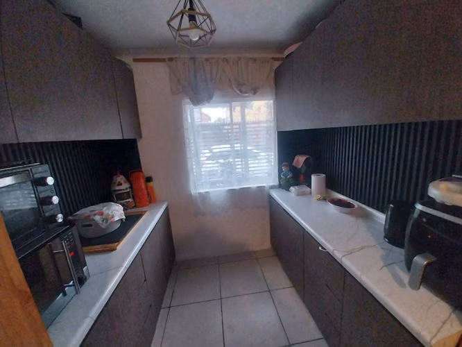 SE VENDE AMPLIA CASA 4 DORM 2 BAÑOS 3 ESTAC. EN PARQUE RAUQUEN CURICÓ REGIÓN DEL MAULE