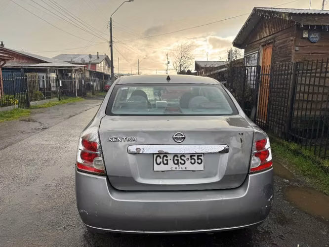 Nissan Sentra 2.0 2010 Manual - Imagen 2