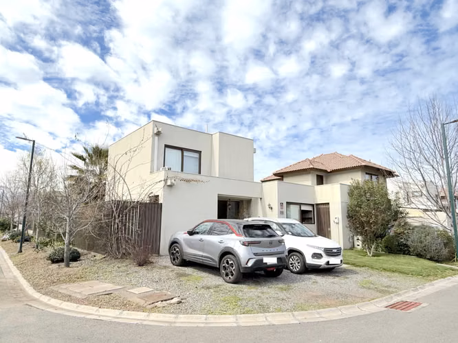 Casa 3 dormitorios, 118 m2 útiles, Santa Elena - Imagen 1